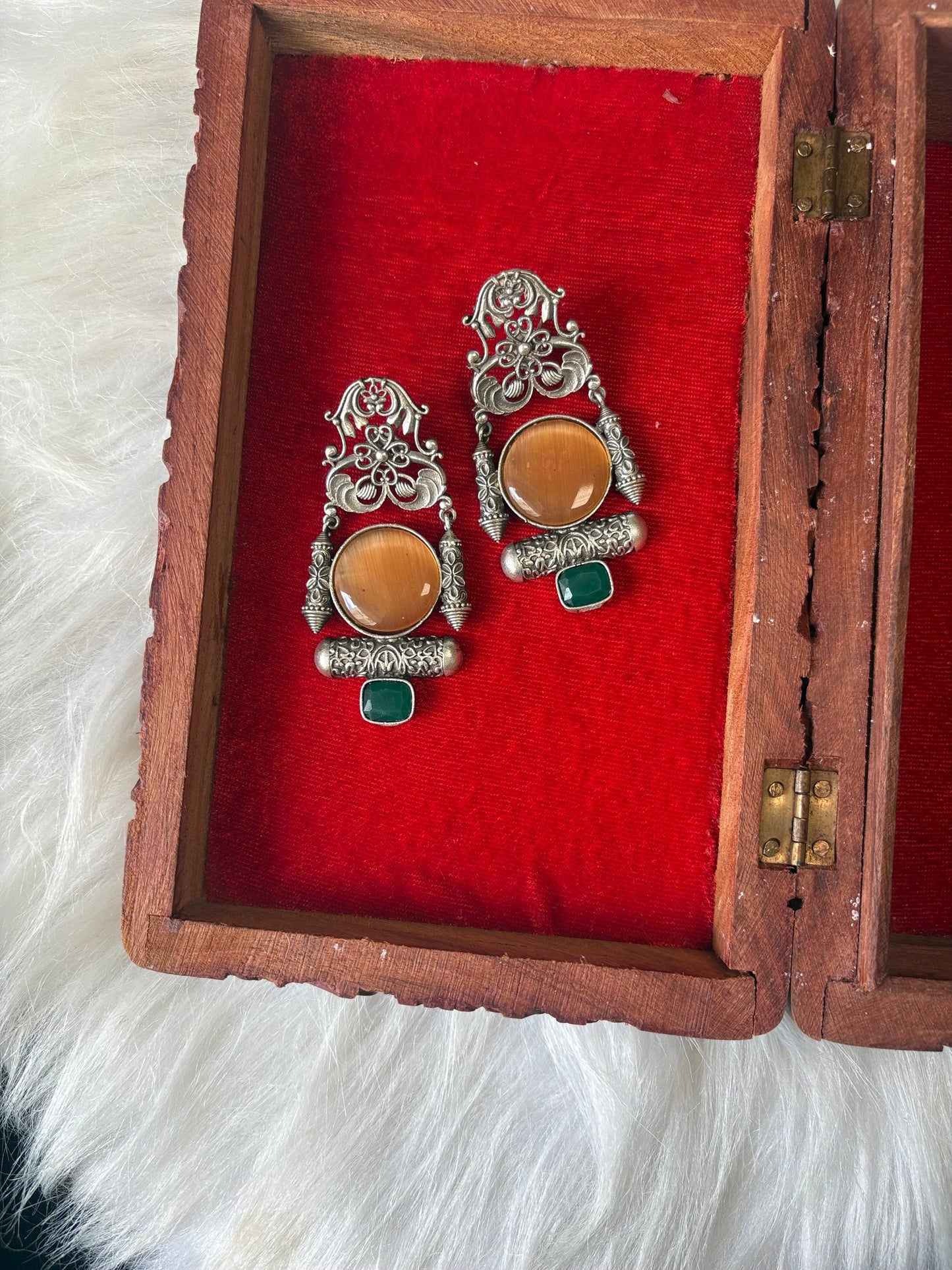 Mehfil Noir Earrings