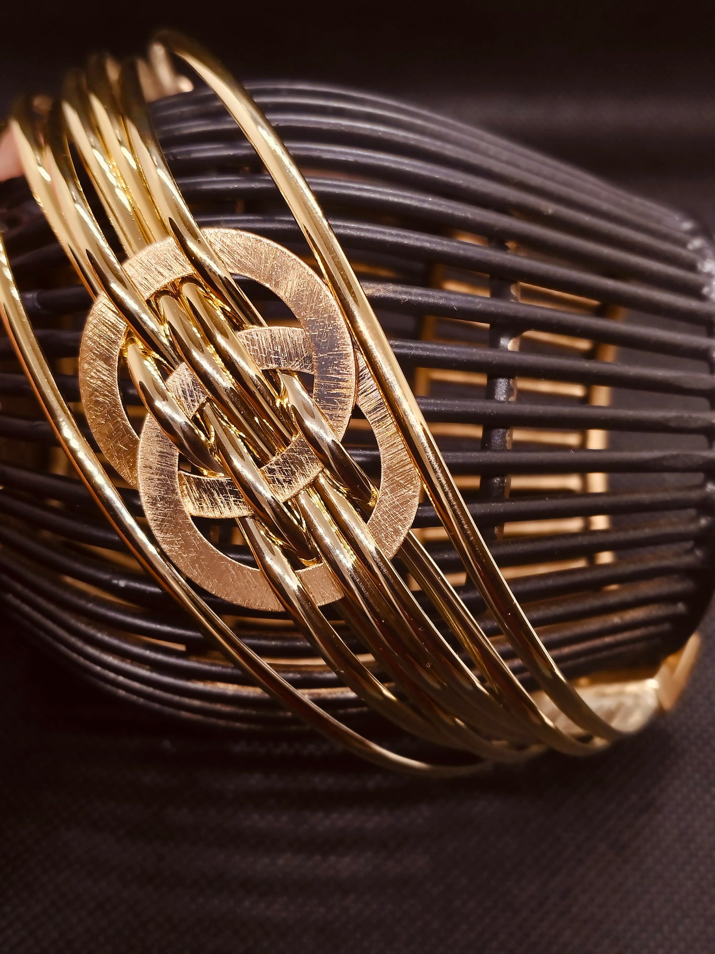 Two circle gold bracelet